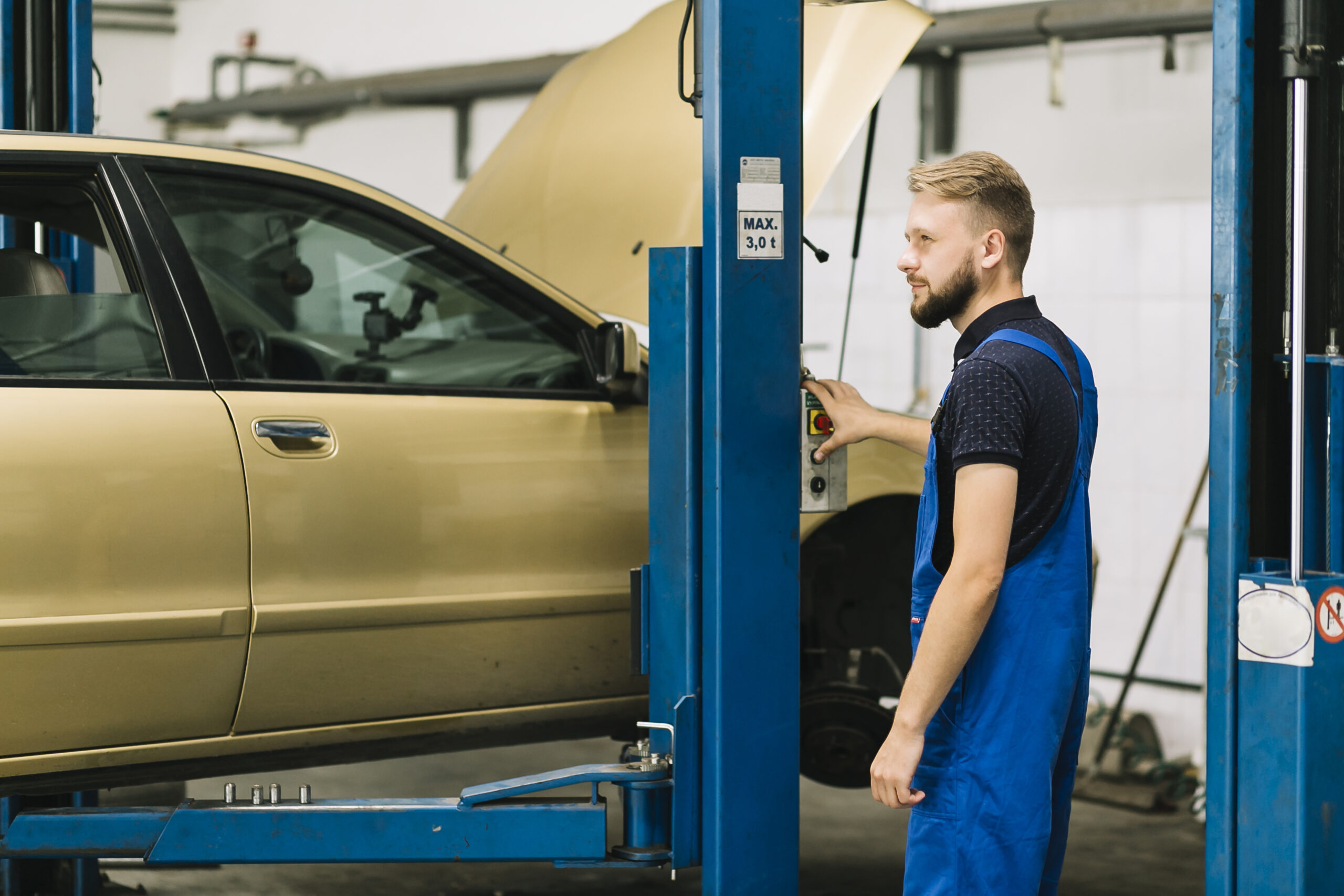 auto-mechanic-pressing-push-button