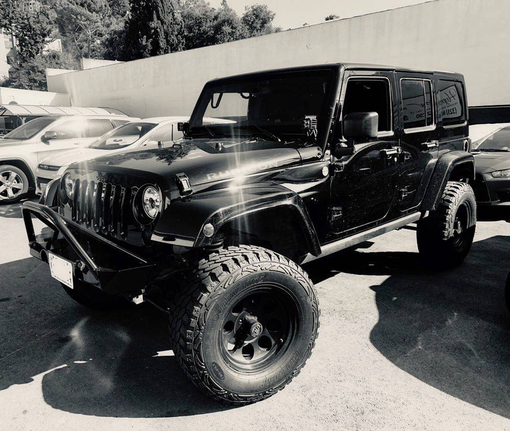 Why Choose Our JEEP Auto Body Shop in Los Angeles?