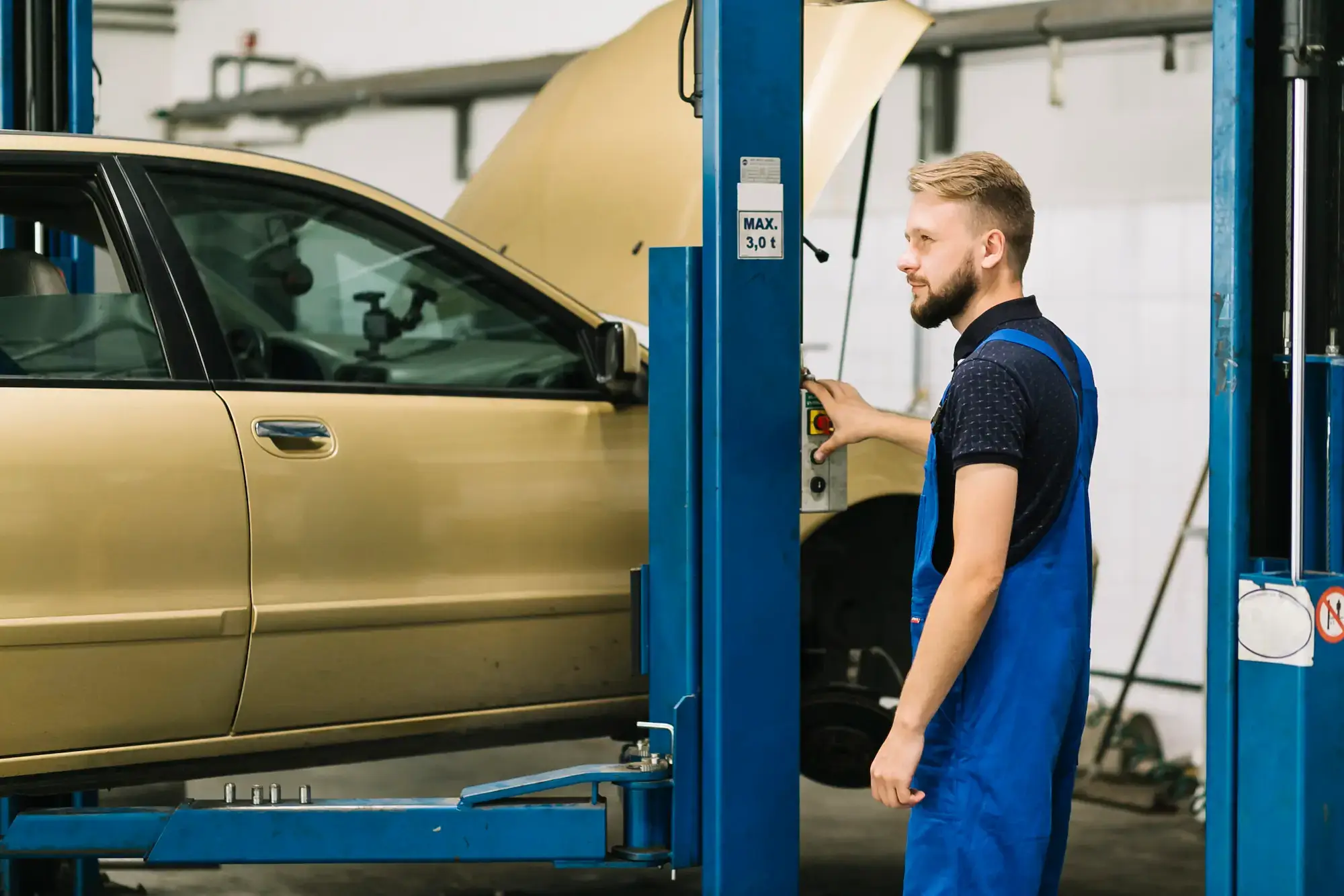 auto-mechanic-pressing-push-button-scaled Mechanic pressing button
